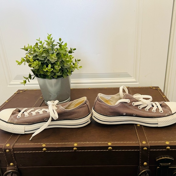 Converse Sneakers - Gray - Size 7 - Picture 7 of 9